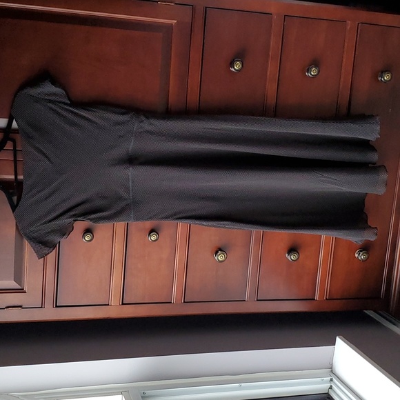 Ann Taylor - Silk dress with cap sleeves. Size: 2. Cream dots/black background. - Picture 2 of 6